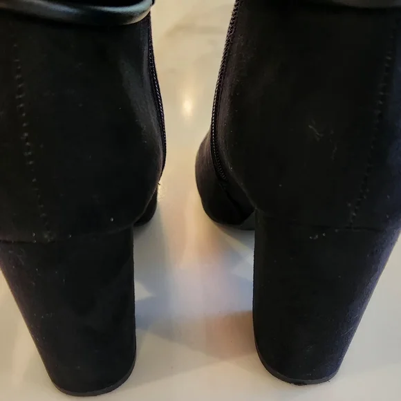 Black knee-high block heel boots! Barely worn. - Picture 9 of 15